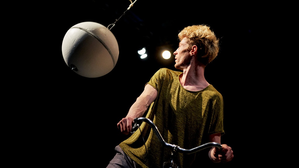 Winterzirkus: Julian Vogel – Cie. unlisted